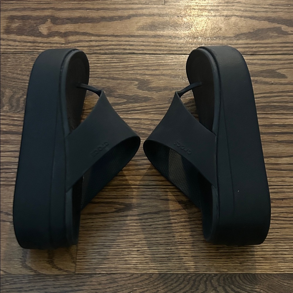 CROCS Black Platform Sandals - Picture 6 of 7
